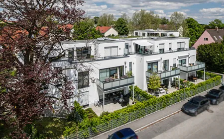 Reihenhauszeile mit Carports der GBS Wohnbau GmbH